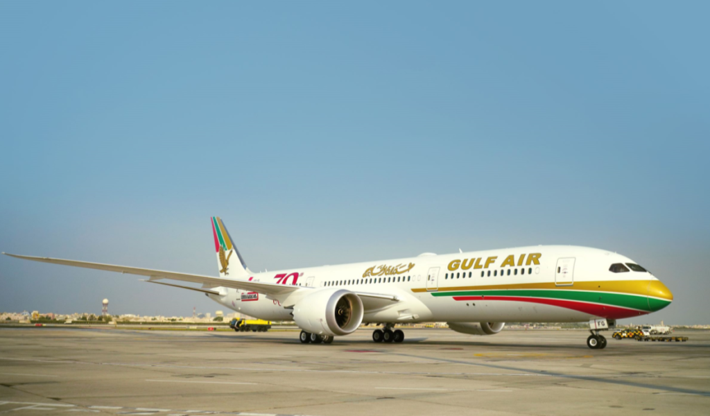 מטוס 787 של חברת Gulf Air בצביעת רטרו