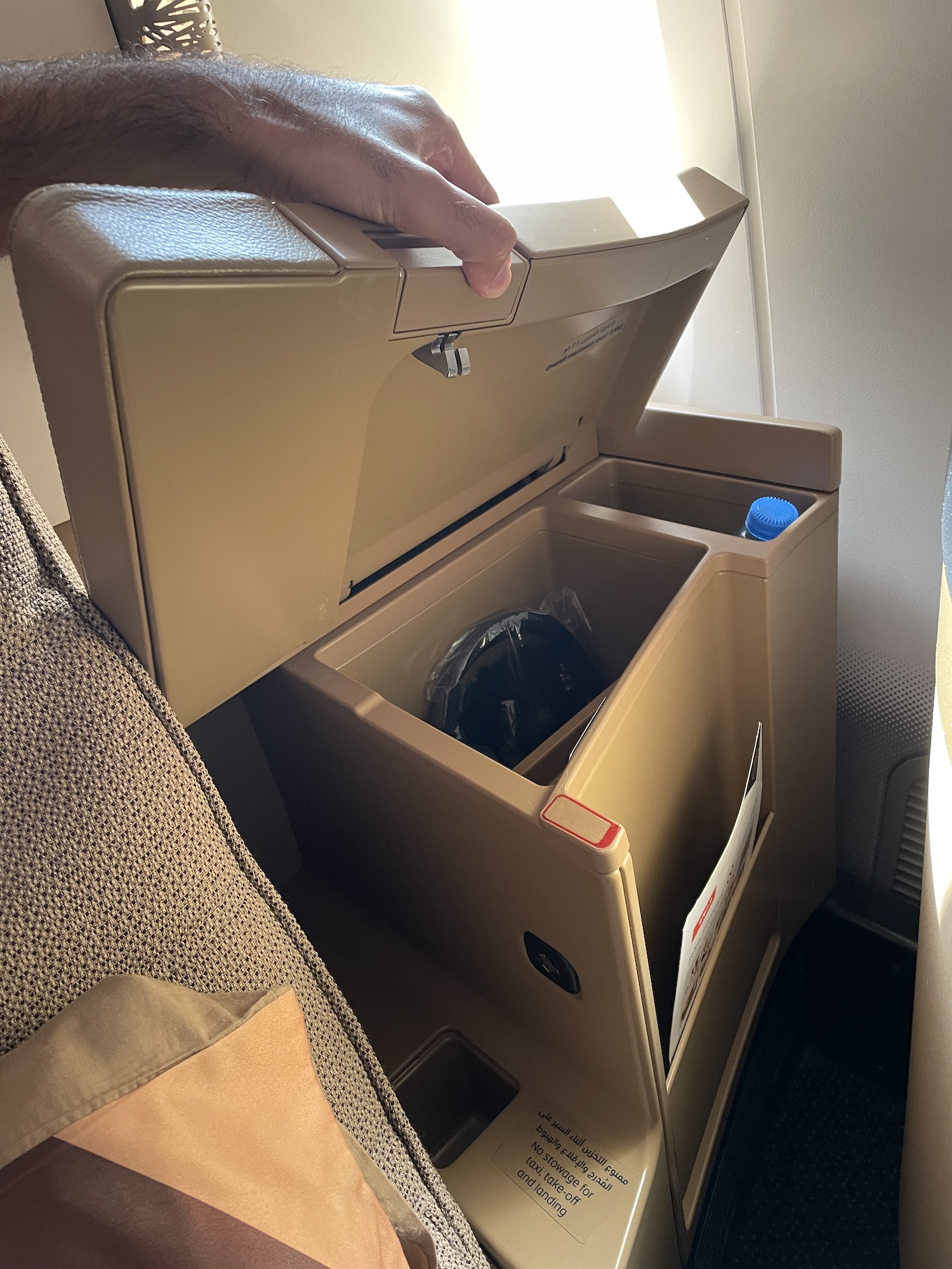 אחסון במטוס 787 של Etihad