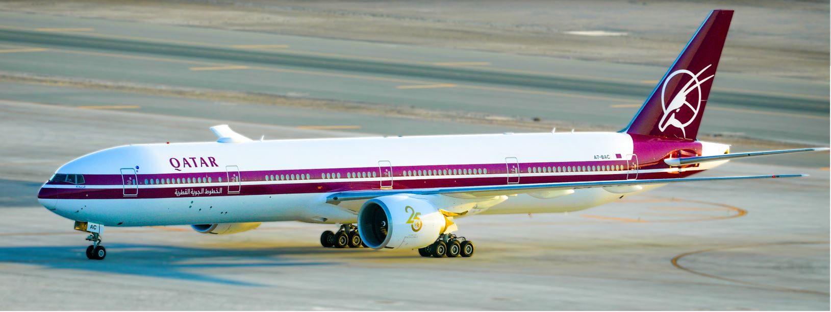מטוס 777 בצביעת רטרו של קטאר איירווייז