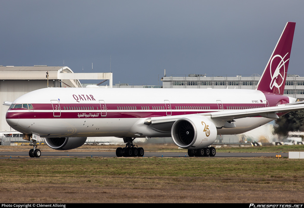 מטוס 777 בצביעת רטרו של קטאר איירווייז