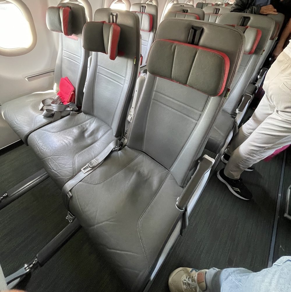 מושבי אקונומי אקסטרה במטוסי A320neo של טאפ