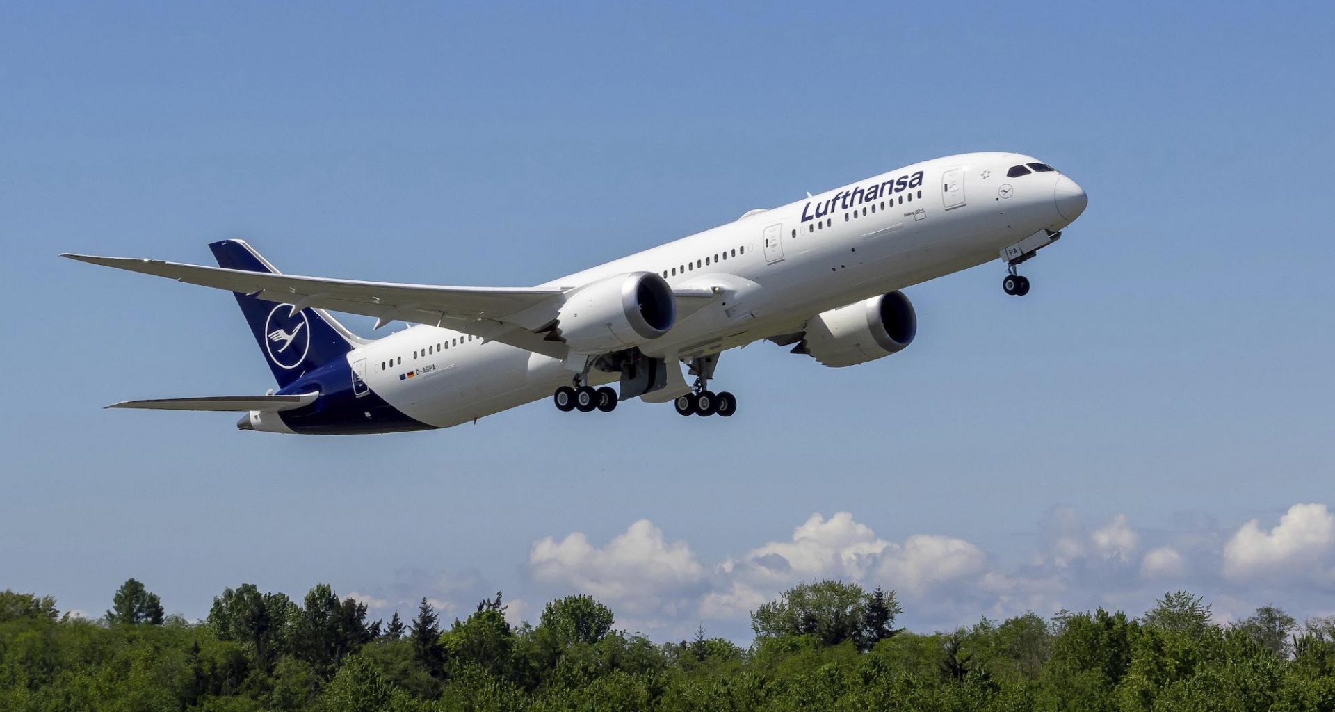 מטוס 787 ראשון של לופטהנזה נוחת בפרנקפורט