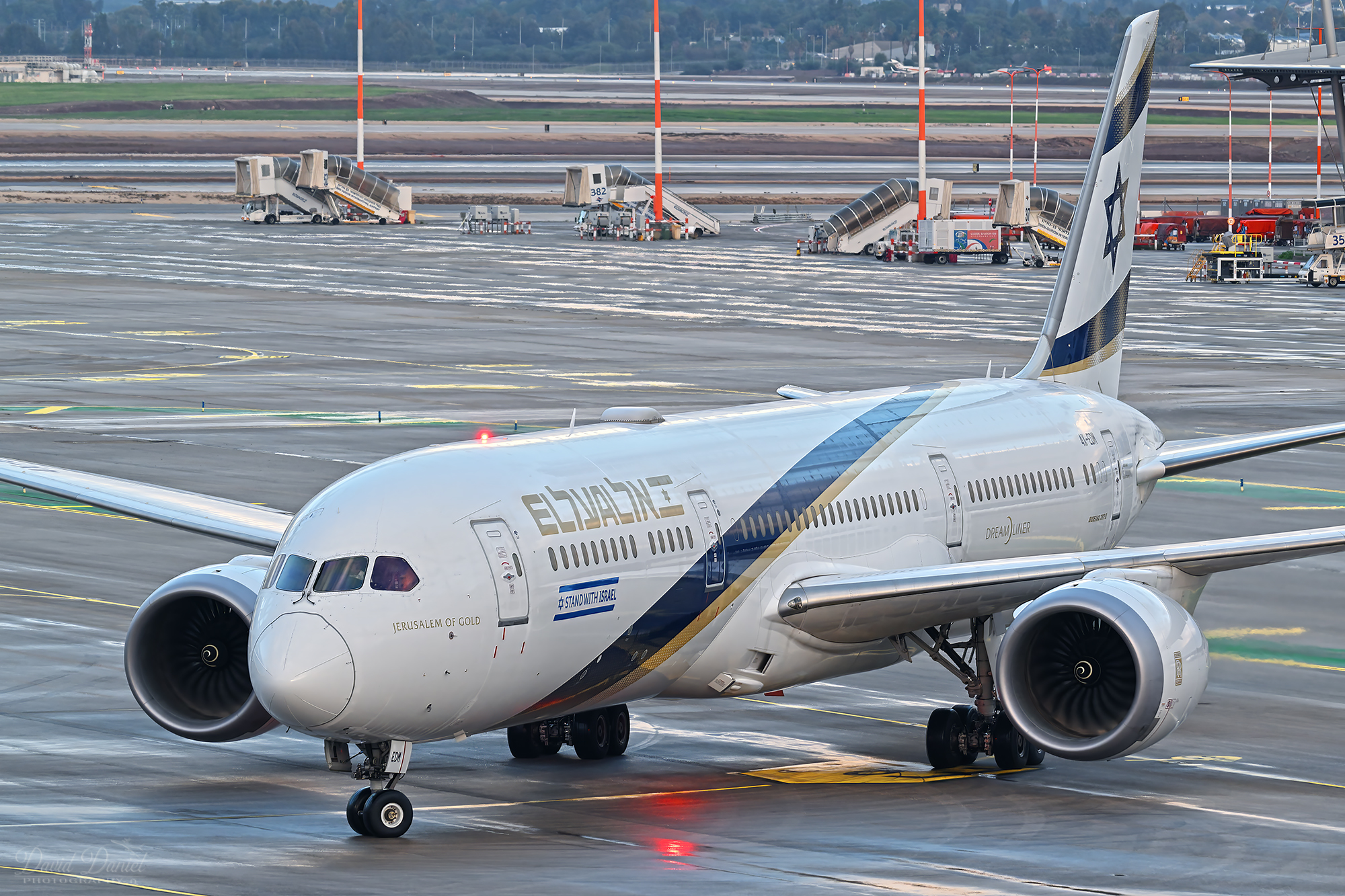 מטוס בואינג 787 של אל על - ״ירושלים של זהב״
