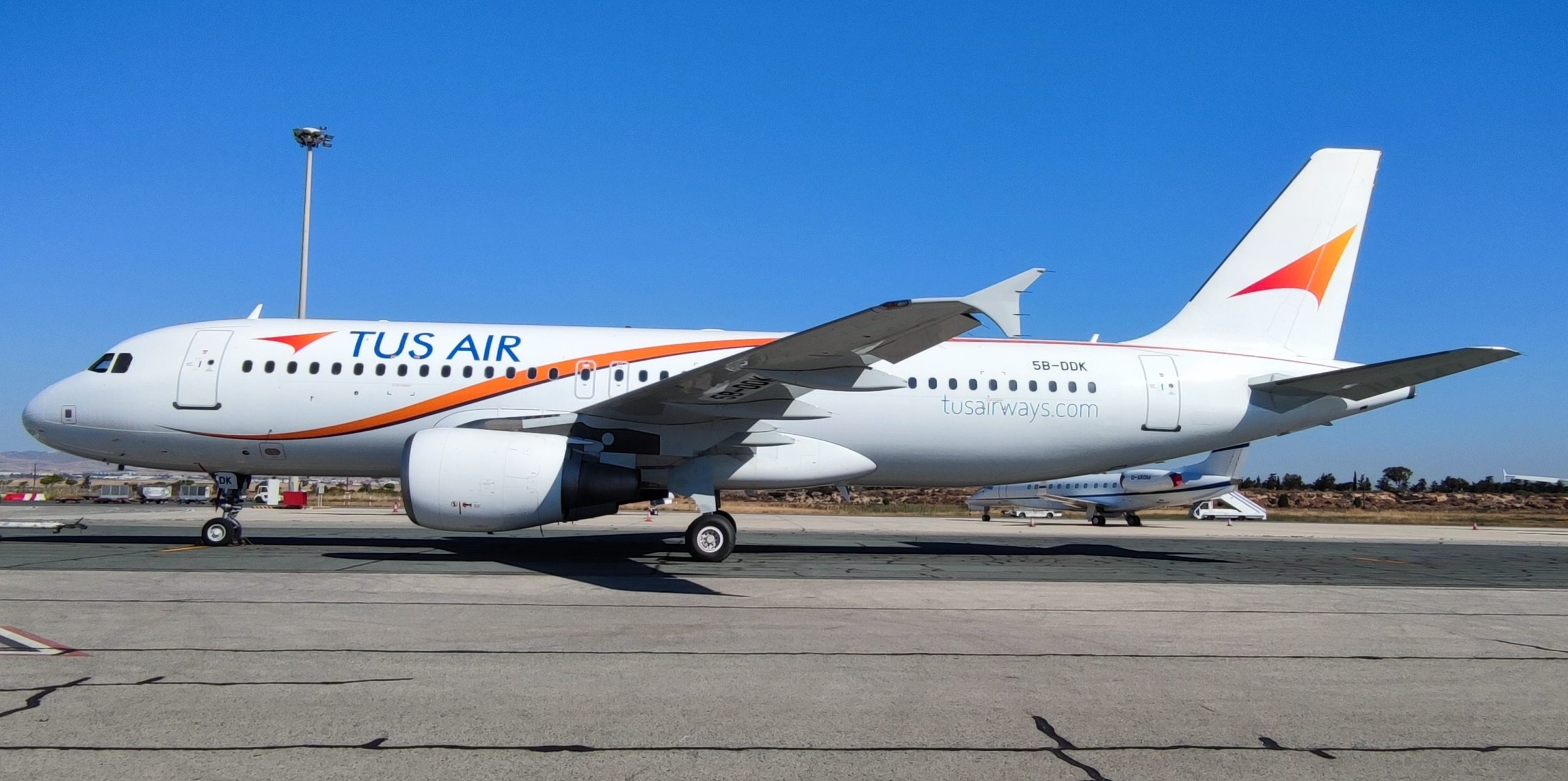 מטוס A320 של חברת TUS. תמונה: אליוט קפאלאס